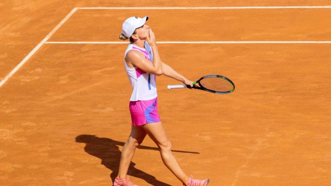  Simona Halep a câştigat prima dată turneul de la Roma, după abandonul Karolinei Pliskova