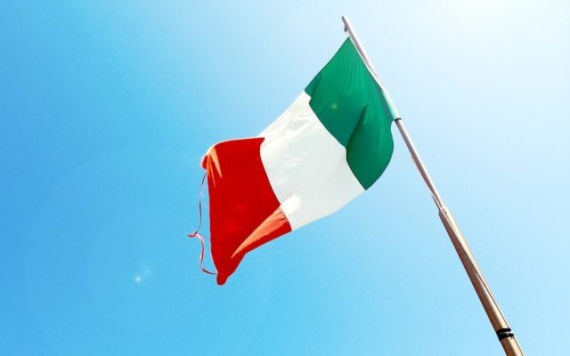  Italienii aprobă printr-un referendum istoric reducerea numărului de parlamentari