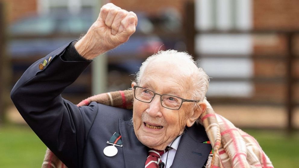 Viaţa veteranului Tom Moore, care a strâns 38 de milioane de lire sterline în sprijinul lucrătorilor sanitari, ecranizată