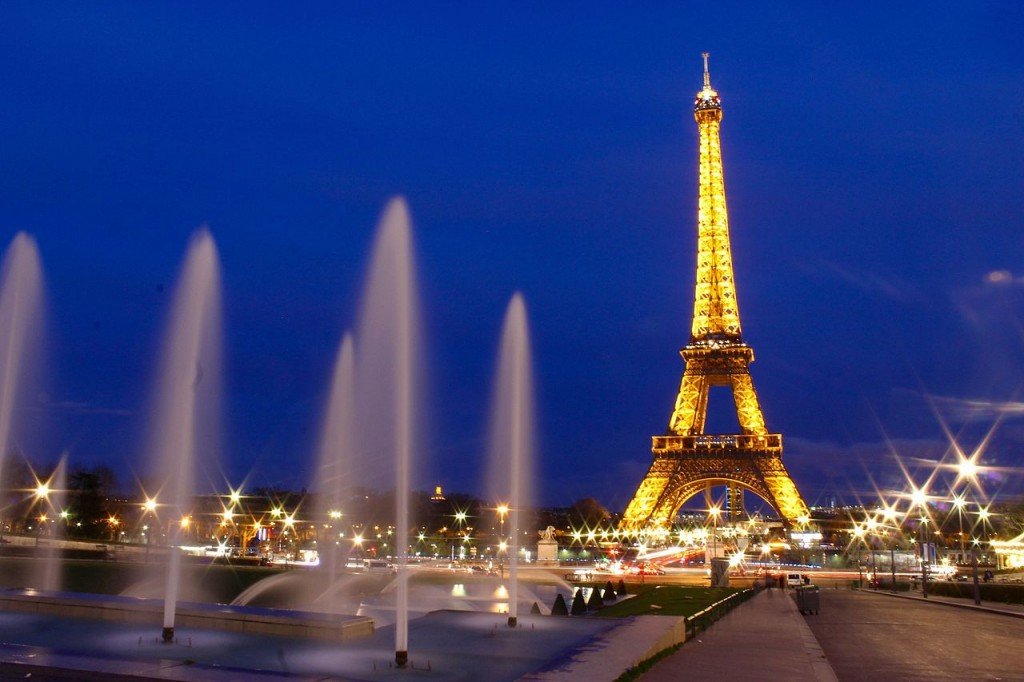 Turnul Eiffel, evacuat în urma unei alerte cu bombă