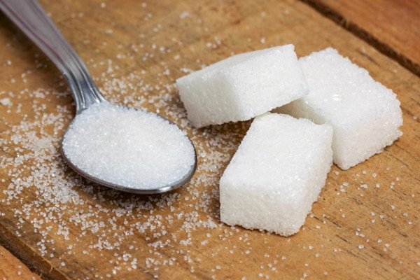  Zahărul s-a scumpit cu 14% în luna septembrie. Și prețurile roșiilor și lămâilor au crescut