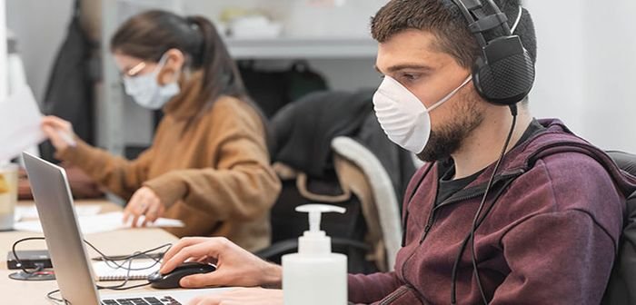  INSP: Asimptomaticii pot transmite virusul la persoane care poartă mască dacă stau în același spațiu prost aerisit