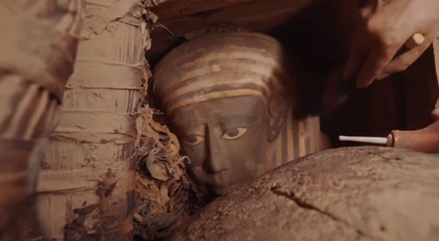  Egiptul anunţă că a descoperit 59 de sarcofage intacte, o premieră