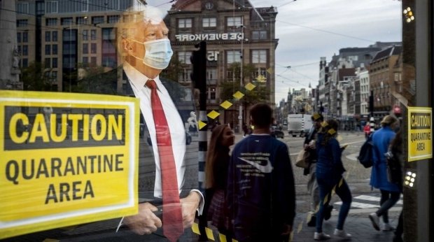 Donald Trump, pus în carantină, într-o vitrină din Amsterdam
