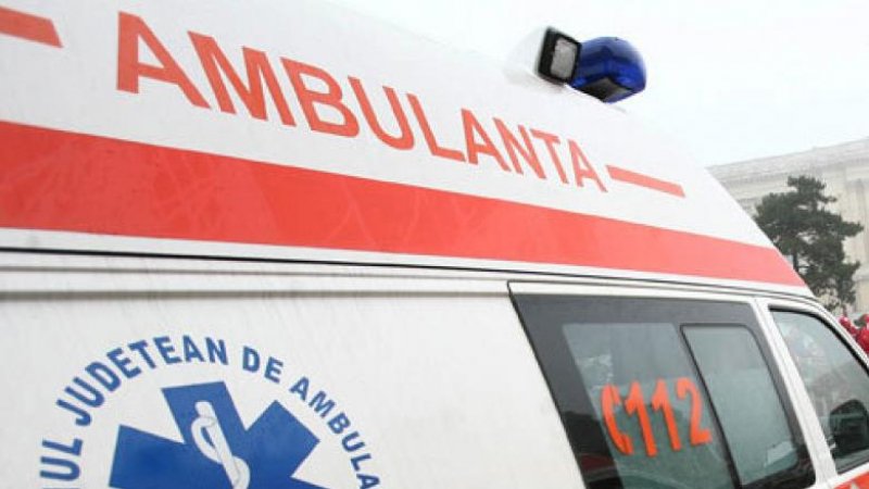  Ambulanța în care se afla o pacientă COVID, implicată într-un accident rutier