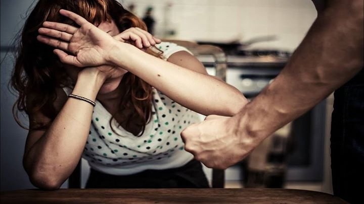  S-a modificat legea privind violenţa domestică: Împăcarea părţilor nu mai înlătură răspunderea penală