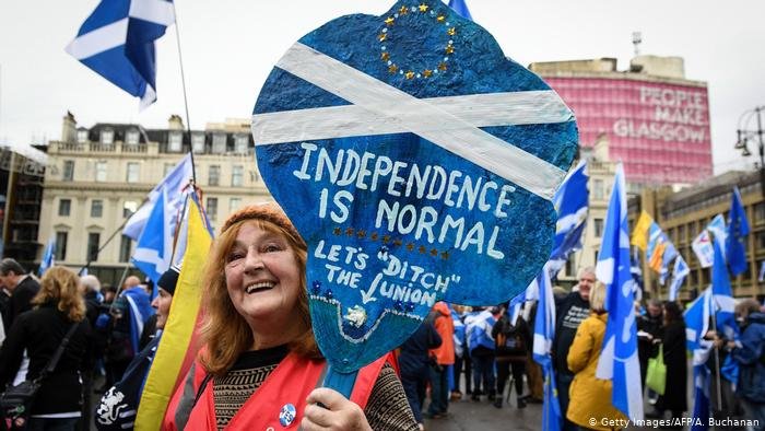  Sprijin record în Scoţia (58%) pentru independenţa de Marea Britanie