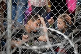  Un total de 545 de copii de migranţi, în continuare fără părinţi, după ce au fost despărţiţi de administraţia Trump