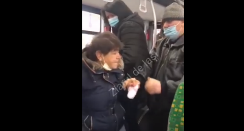  VIDEO: Femeie pălmuită în autobuzul 28 pentru că nu purta mască de protecție