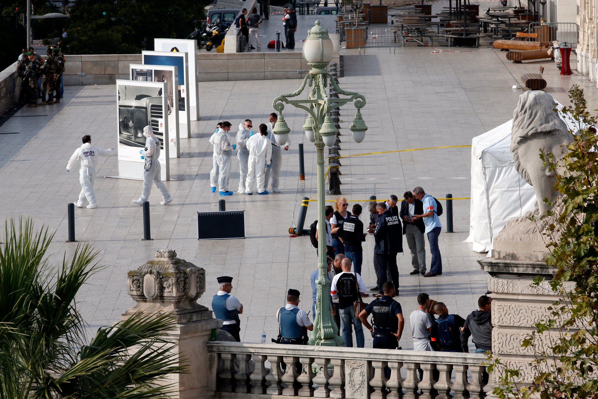  Atac într-o catedrală la Nisa, soldat cu trei morți. Una dintre victime a fost decapitată