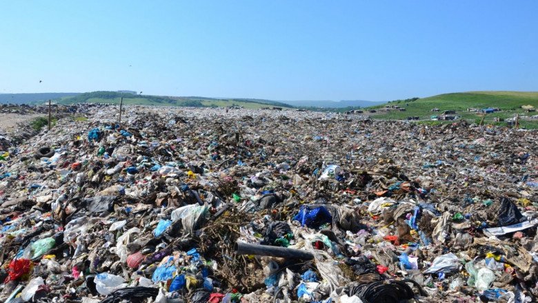  Comisia Europeană solicită României să închidă şi să reabiliteze 15 depozite ilegale de deşeuri