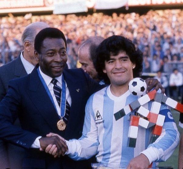  Fotbal: Pele l-a felicitat pe Maradona cu ocazia împlinirii vârstei de 60 ani