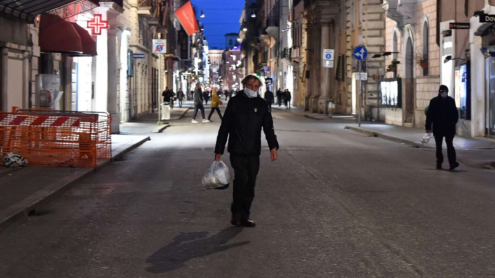 Italia introduce carantina pe timp de noapte și alte măsuri restrictive