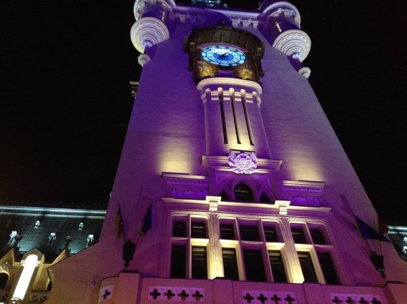  Cinci clădiri vor fi iluminate cu violet de Ziua Naţională a Copilului Prematur din România