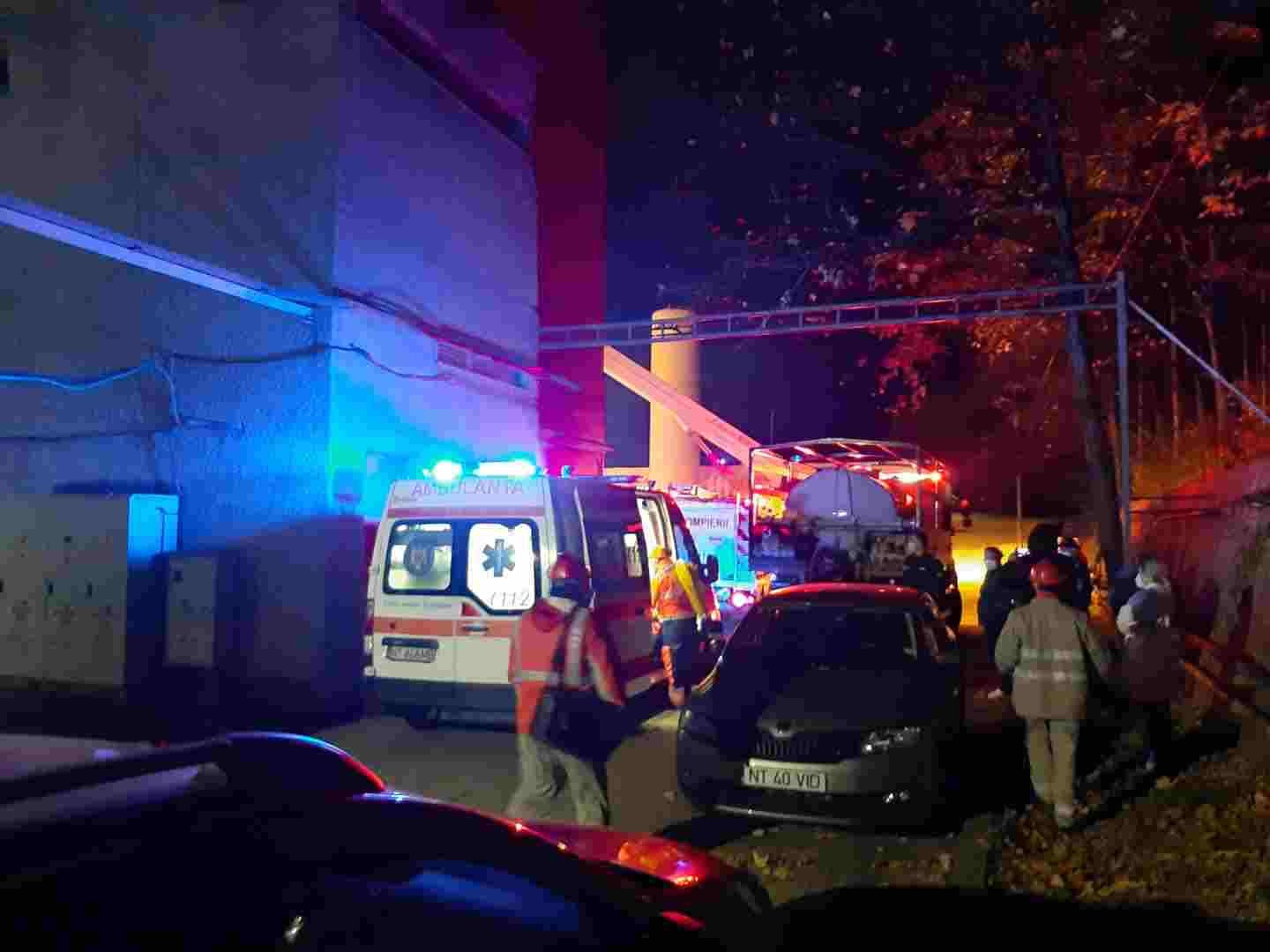  Medicul Cătălin Denciu și o asistentă s-au aruncat în flăcări pentru a salva pacienții din incendiul de la Spitalul Neamț. Au grave arsuri