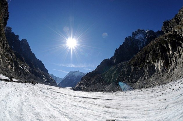  Pietre preţioase în valoare de câteva sute de mii de euro, descoperite de un alpinist pe Mont-Blanc