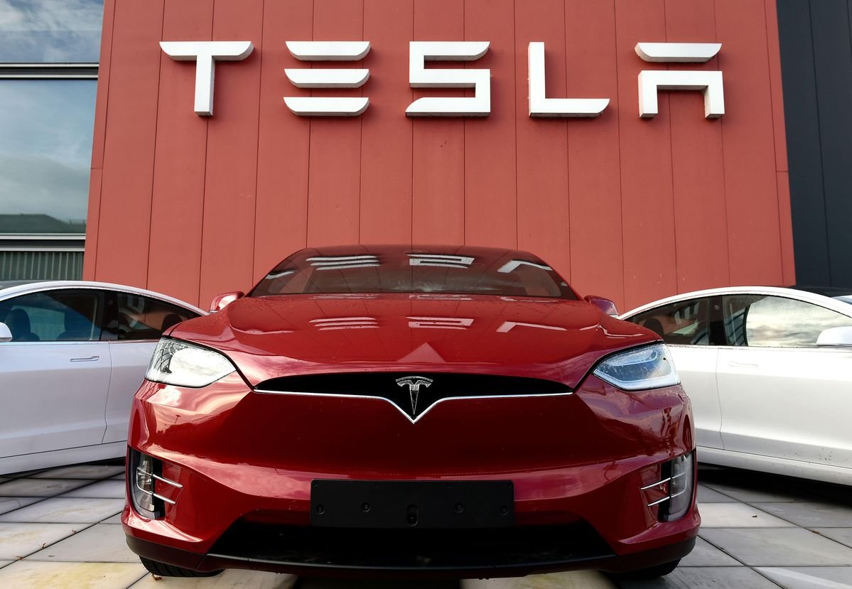  Valoarea de piaţă a Tesla a trecut de 500 de miliarde de dolari
