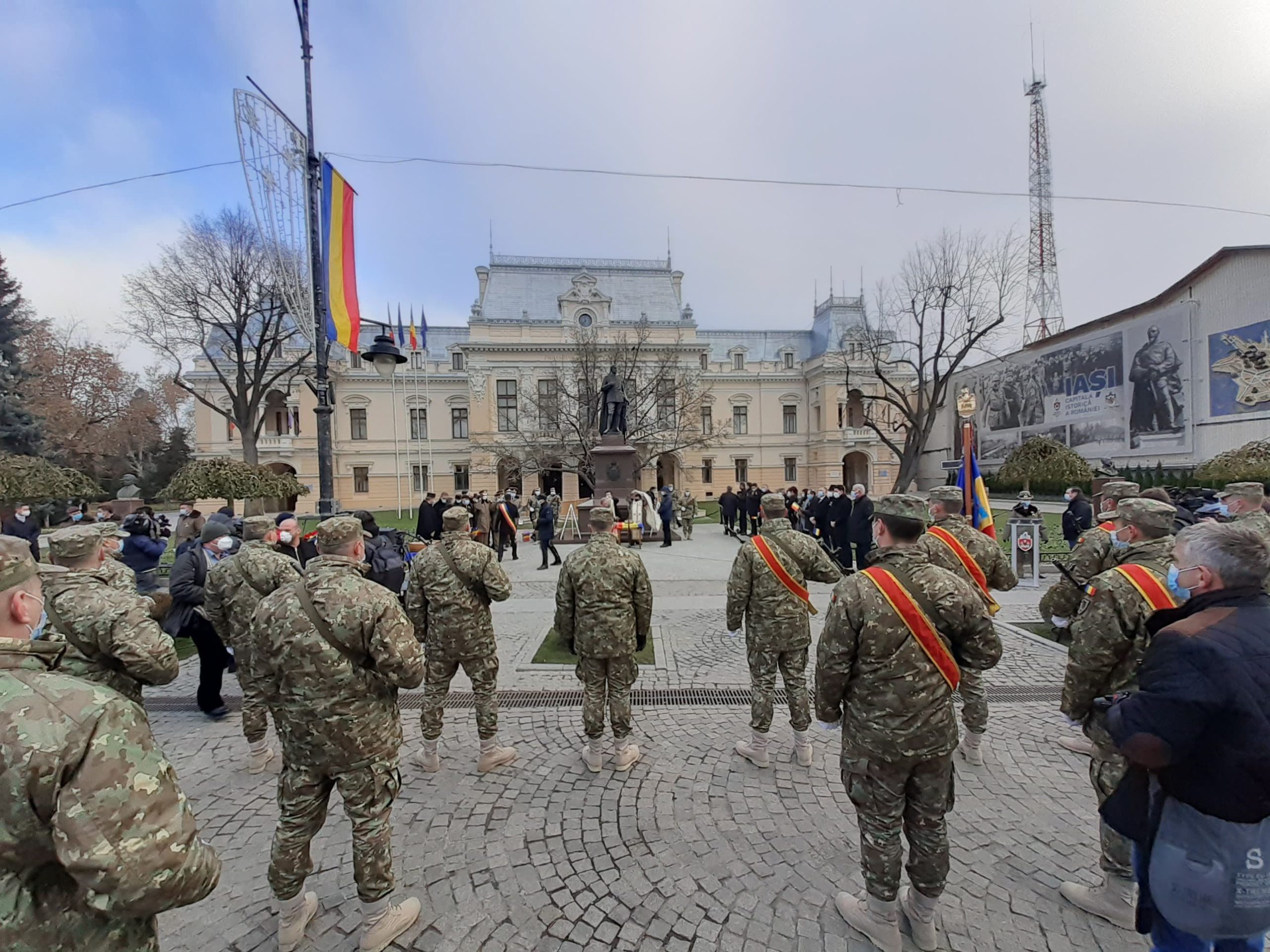  VIDEO – Imagini din Iaşi de la scurta ceremonie de celebrare a Zilei Naţionale a României