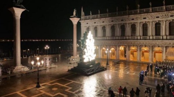  Bradul de Crăciun din Piaţa San Marco de la Veneţia va fi digital