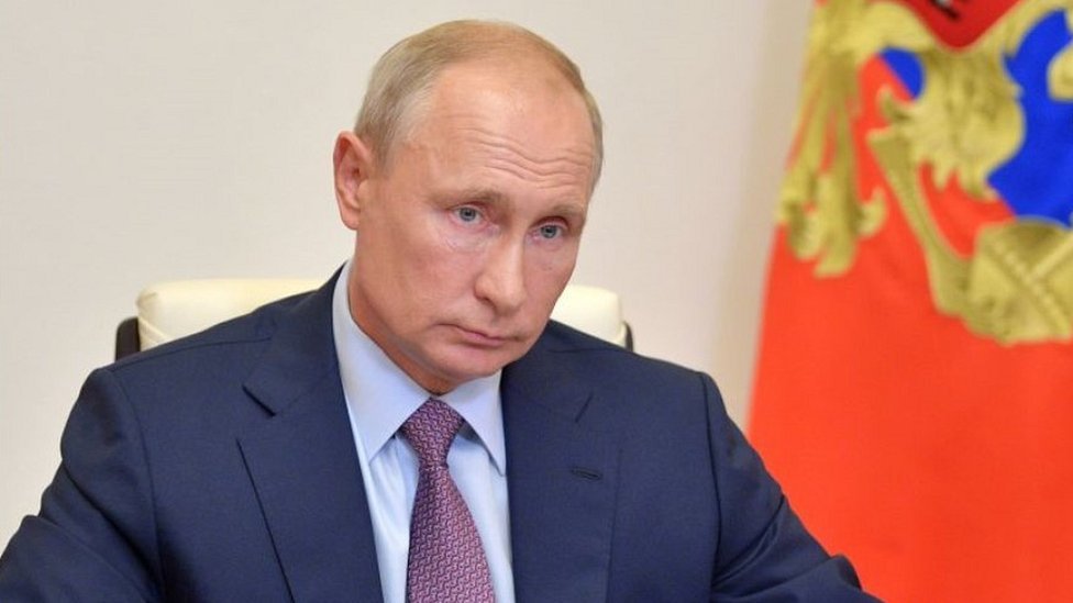  Putin promulgă o lege conform căreia legislaţia rusă prevalează în faţa dreptului internaţional