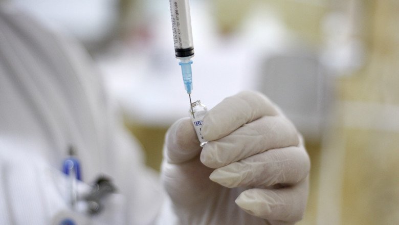  Medici de familie vor să se vaccineze pentru a da încredere pacienţilor