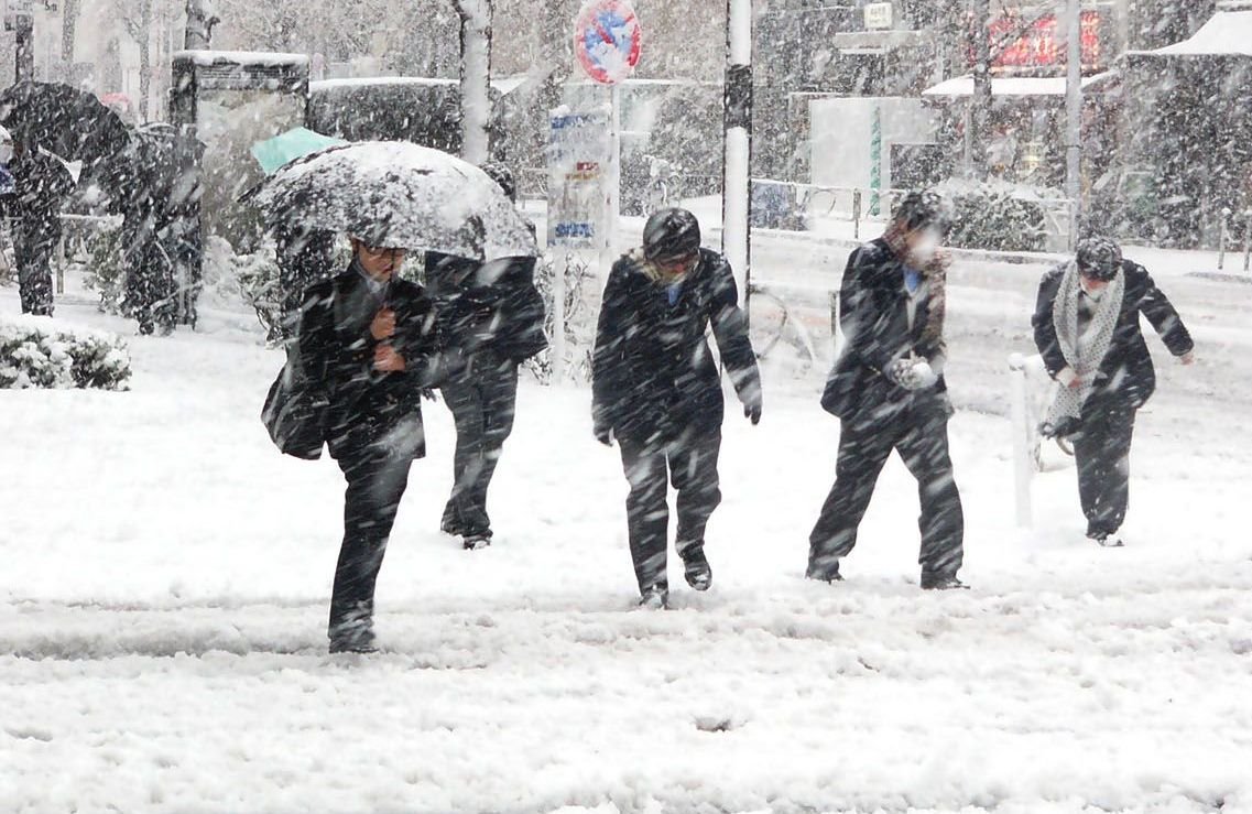  Meteorologii anunţă lapoviţă şi ninsori în aproape toată ţara sâmbătă şi duminică