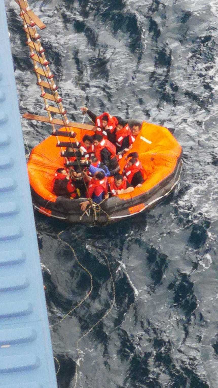  O navă comandată de un român a salvat echipajul unei alte ambarcaţiuni care era în pericol de scufundare