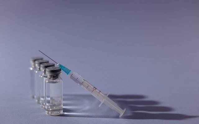  Un doctor a avut o reacţie alergică severă la vaccinul anti-COVID produs de Moderna
