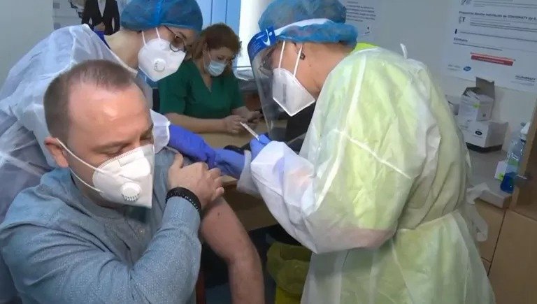  75 de cadre medicale au fost vaccinate ieri la Iaşi. Nici un efect advers!