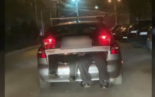  VIDEO Şoferiţă amendată pentru că şi-a cărat soţul beat criţă în portbagaj