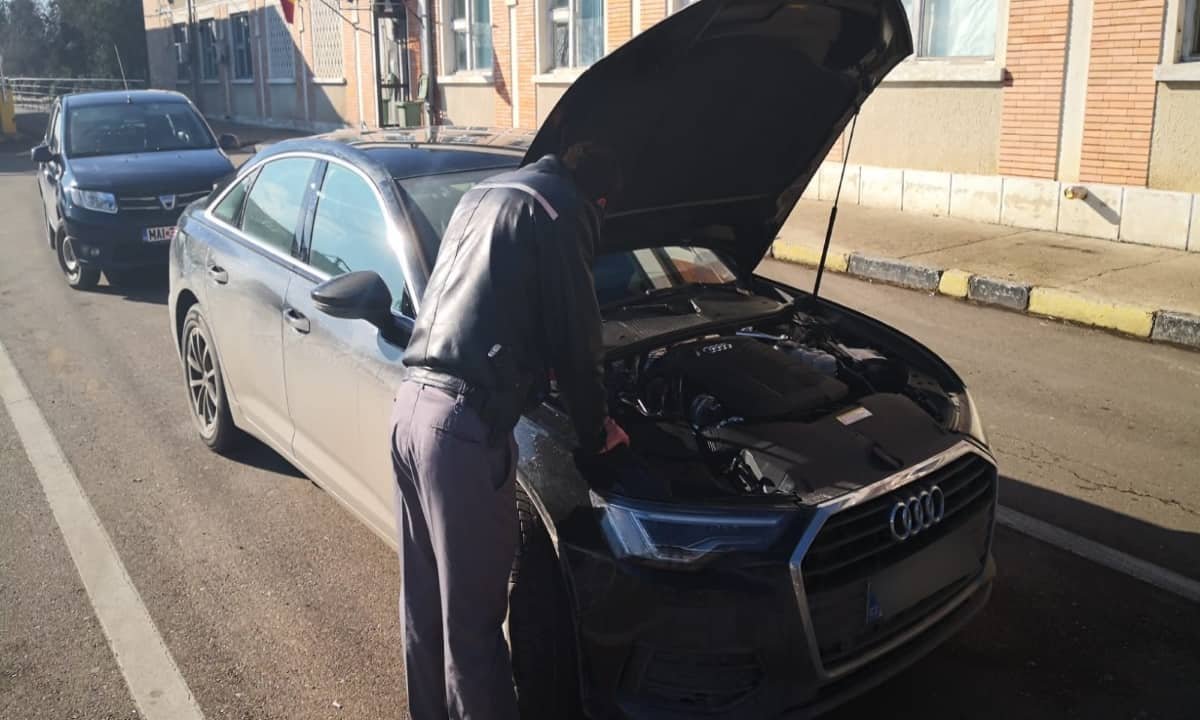  Convoi de mașini de lux furate găsite la vamă, în intrarea în România