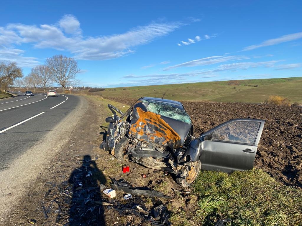  VIDEO Mașina sicriu a accidentului mortal de la Strunga zace părăsită în câmp
