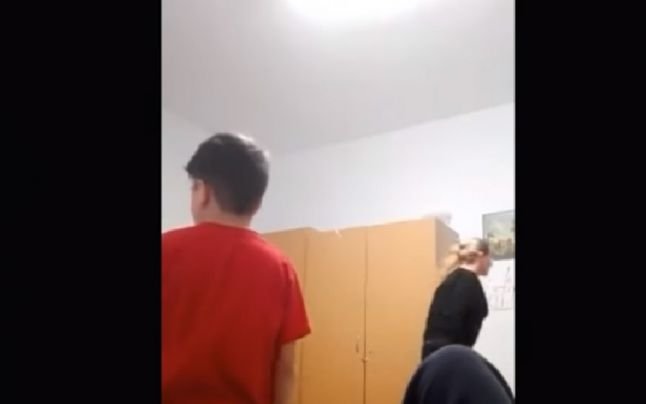  (VIDEO) Angajaţi ai unui centru de plasament filmaţi când agresează un băiat