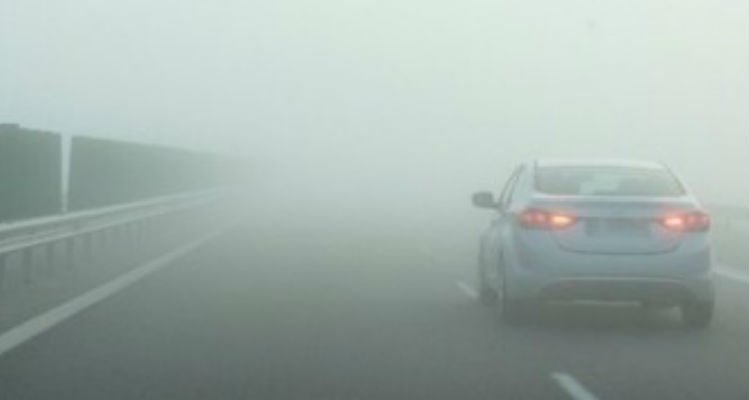  Aveți grijă dacă porniți la drum cu mașina! Ceață intensă în județul Iași și regiunea Moldovei!