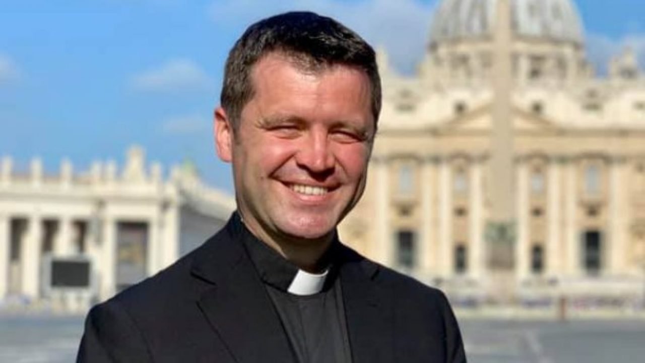  Preot catolic: Aghiasma e împotriva dracilor, vaccinul e împotriva COVID