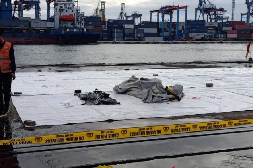  Au fost găsite resturi ale avionului prăbuşit şi fragmente de corpuri. Mărturia unor pescari