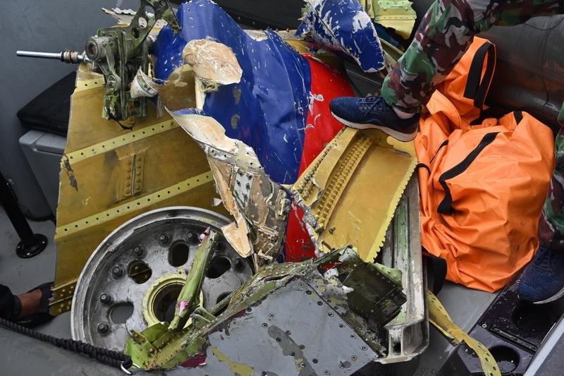  Scafandrii au găsit epava avionului Sriwijaya Air la o adâncime de 23 de metri