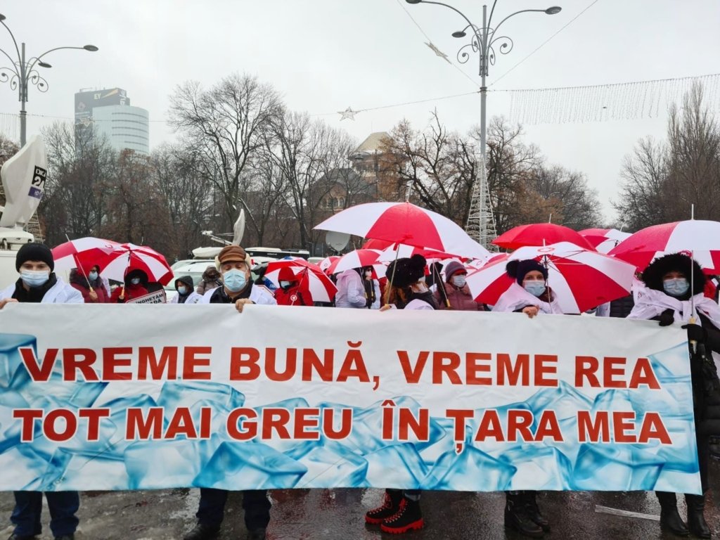  Sindicalistii Sanitas protesteaza in fata Guvernului fata de legea salarizarii