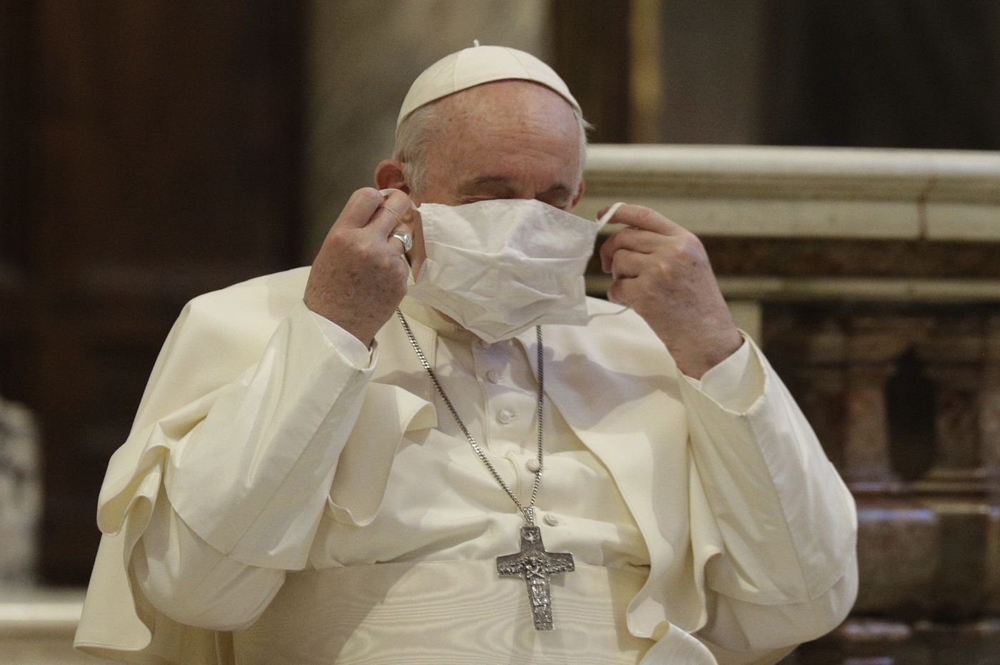  Papa Francisc, vaccinat la Vatican, în prima zi a campaniei de vaccinare în acest microstat