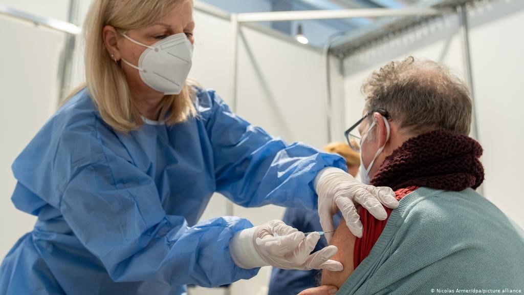 Norvegia investigheaza cauzele a 23 de cese la persoane in varsta după imunizarea cu vaccinul antiCovid produs de Pfizer-BioNTech.