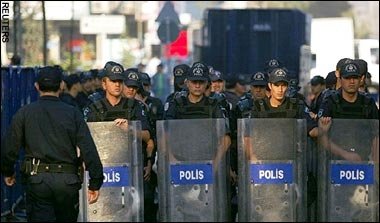 INCIDENTE în apropierea aeroportului din Istanbul: Poliţia a folosit gaze lacrimogene împotriva manifestanţilor
