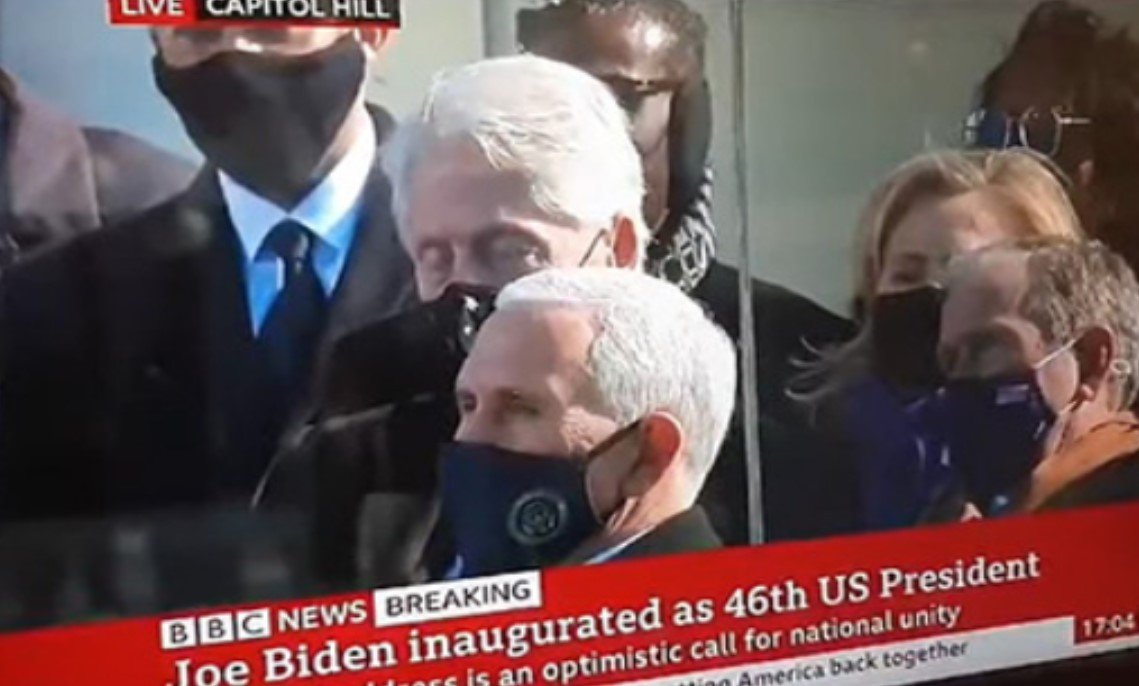  VIDEO Bill Clinton, surprins în timp ce ațipise la ceremonia de inaugurare a lui Biden