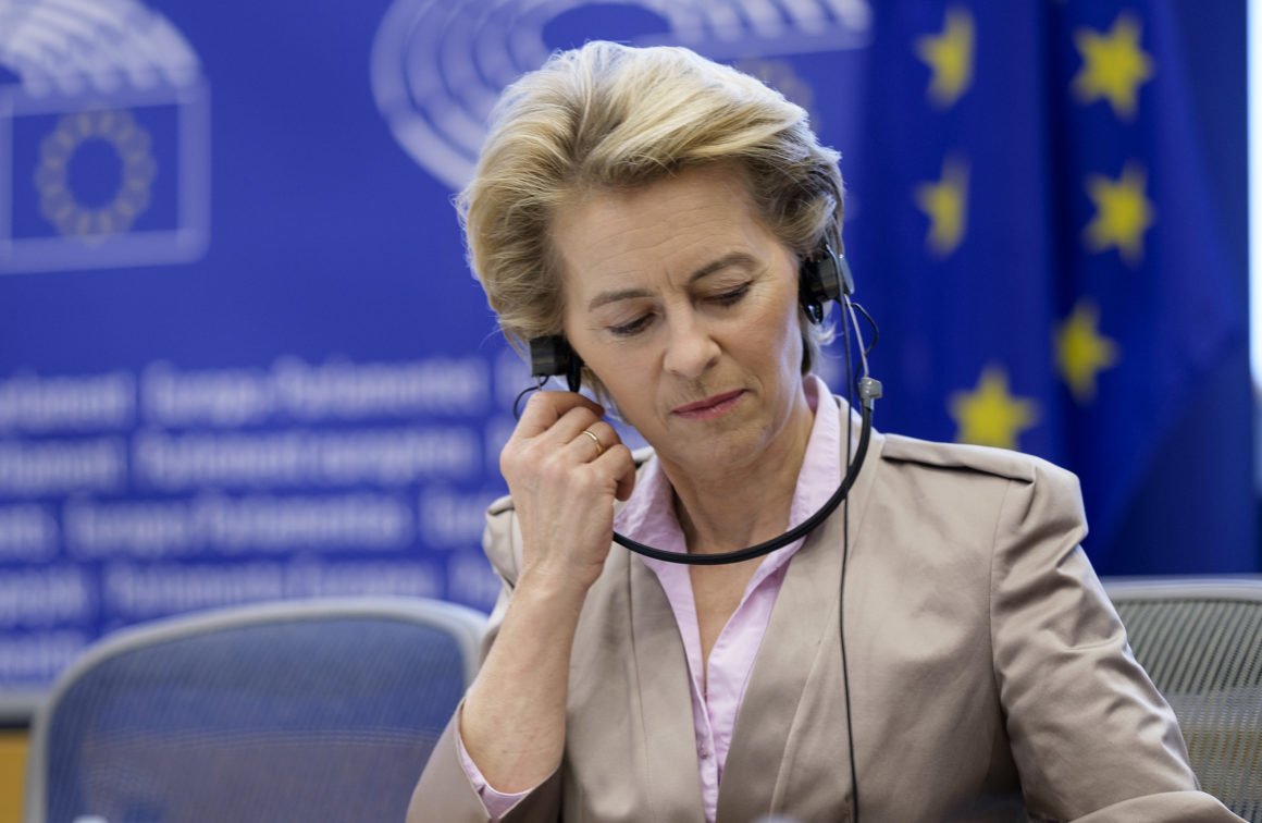  UE îndeamnă la limitarea călătoriilor în faţa unei situaţii „foarte grave”