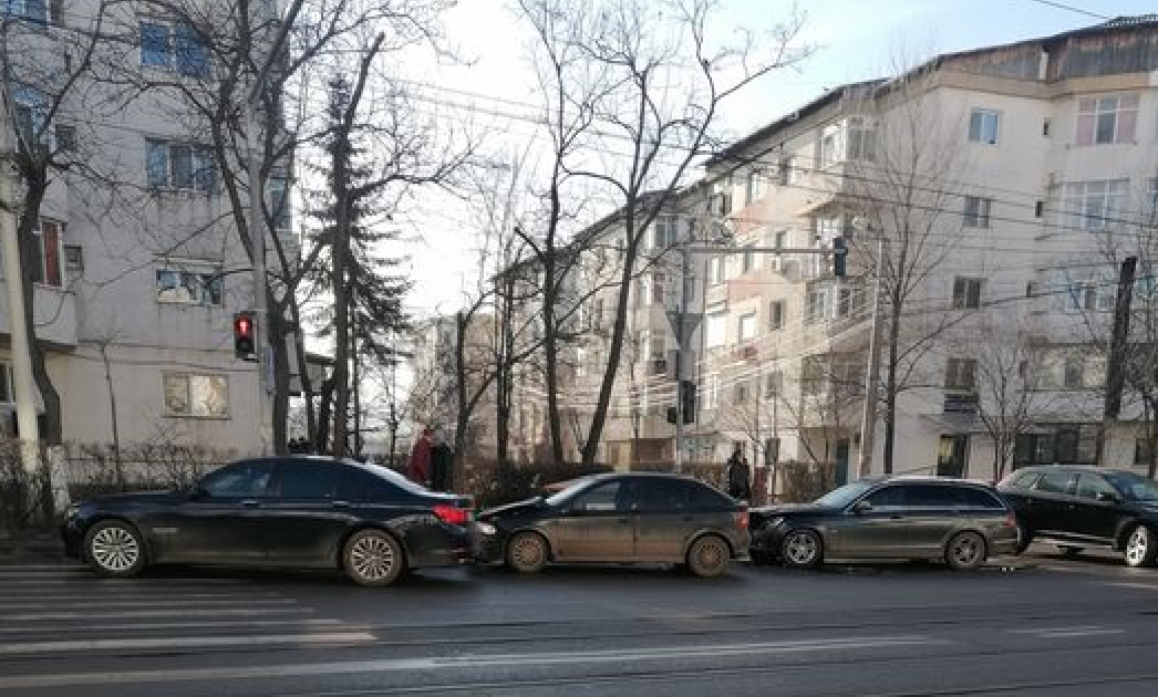  Iată cum parchează în Iași un cocalar cu BMW