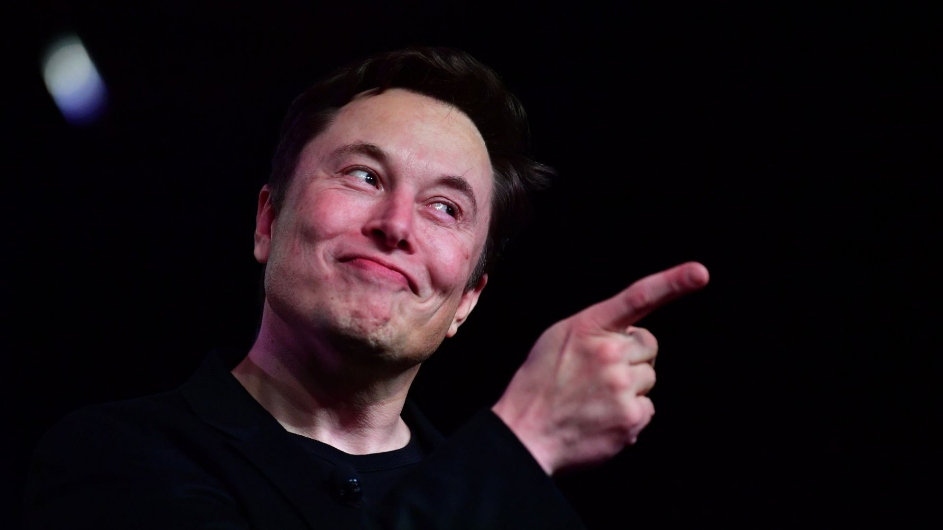  Elon Musk pune la bătaie un premiu de 100 de milioane de dolari pentru dezvoltarea celei mai bune tehnologii de captare a emisiilor de carbon din atmosferă.