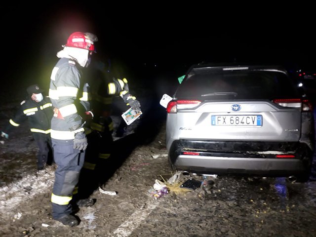  VIDEO Mașină a Poștei Române, implicată într-un accident cu victime în Vaslui. Pompierii s-au ales cu o pisică
