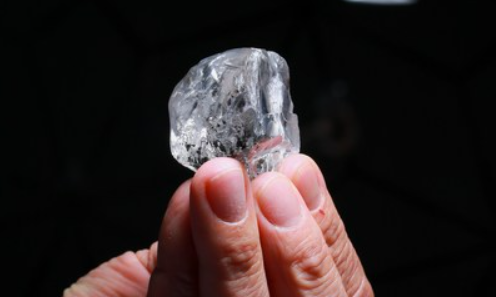  Un superb diamant alb de 378 de carate a fost descoperit într-o mină din Botswana