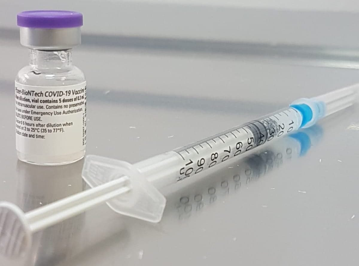  Gheorghiţă: Avem deficit de doze. Din 28 ianuarie, se amână vaccinarea cu 10 zile pentru persoanele programate care deservesc activităţi esenţiale
