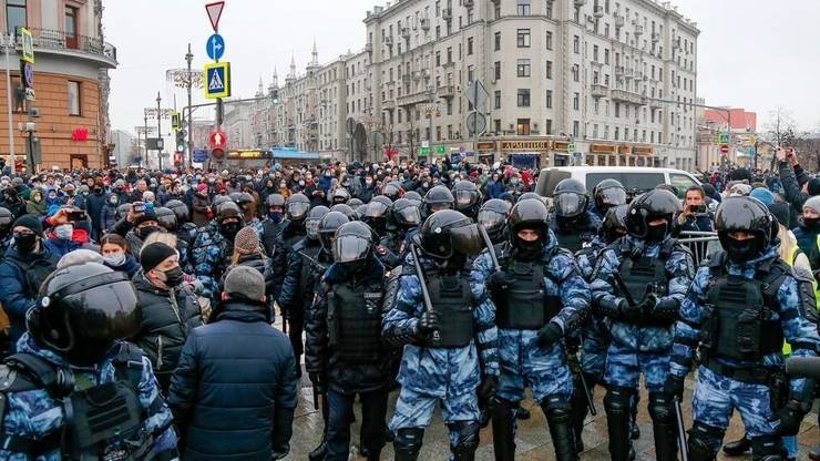  Peste 500 de persoane arestate la manifestaţii pro-Navalnîi în cel puţin 35 de oraşe ruseşti