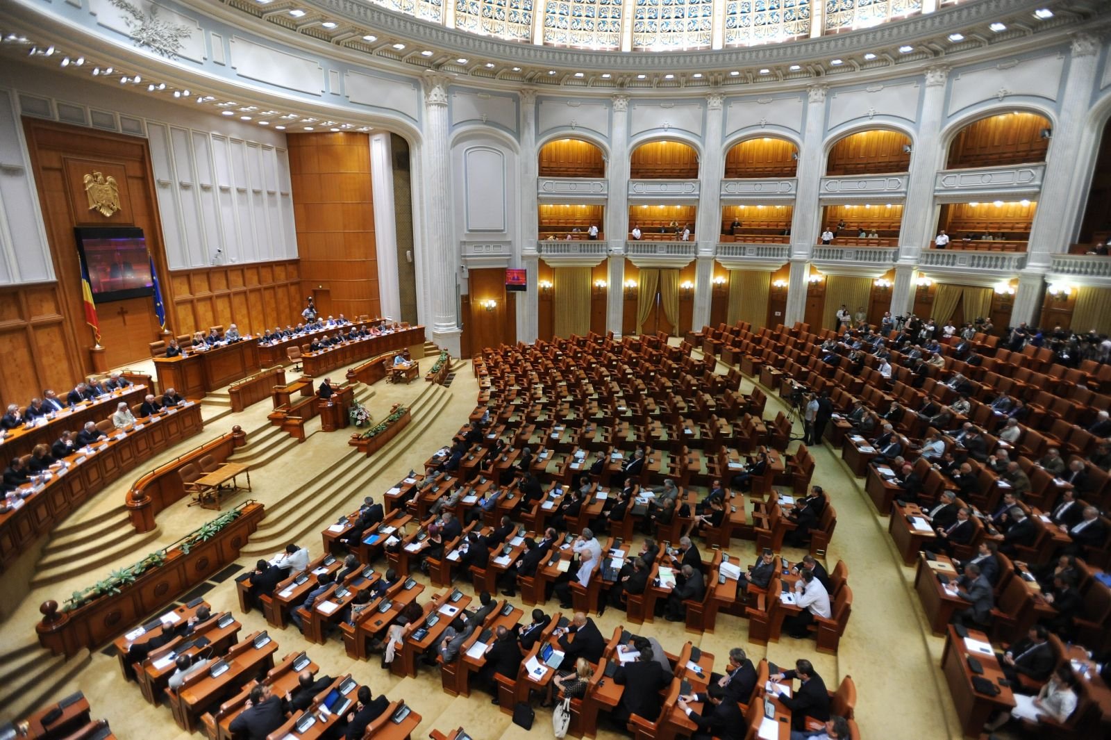  Senatul şi Camera Deputaţilor se întrunesc luni în prima sesiune ordinară